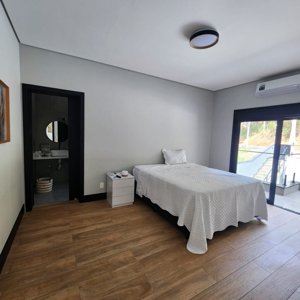 WhatsApp Image 2025-11-10 at 16.52.46 (1)